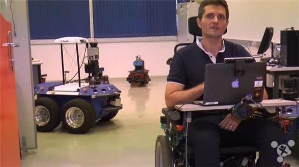 Win10、Intel技术立功,轮椅通过脸部表情控制