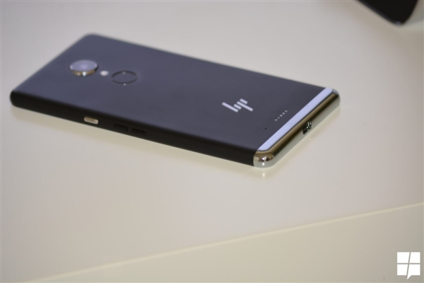 惠普Win10手机加入新式双击唤醒：点屏幕没用 要敲桌子！