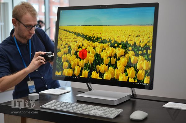 微软Win10一体机Surface Studio上手:屏幕惊艳