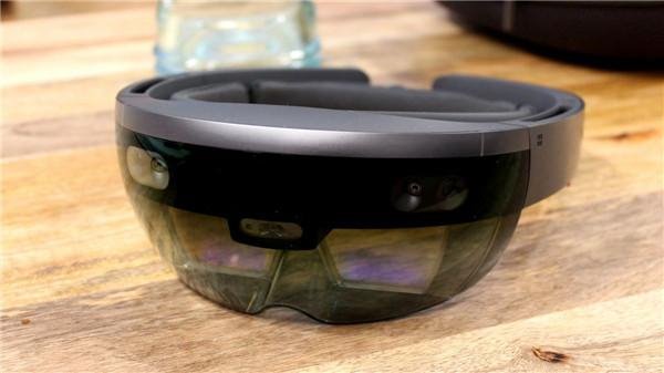 微软HoloLens外媒评测汇总：不完美但已足够震撼