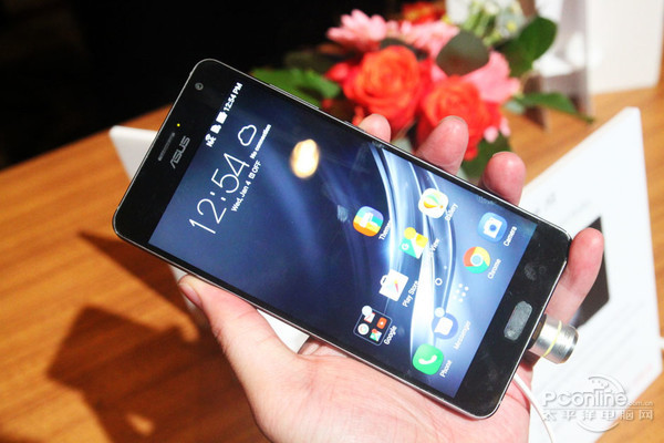 新闻汇:8G运存手机发布,骁龙835完整运行Win10